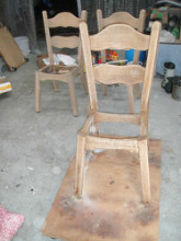 椅子の塗り替え施工中